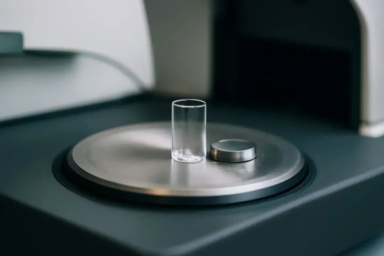 DSC pans designed for SAXS sample analysis, showcasing different materials like platinum, ceramic, and aluminum for various temperature conditions.