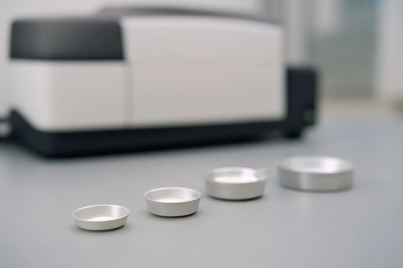 Different volumes of DSC sample pans for accurate thermal analysis