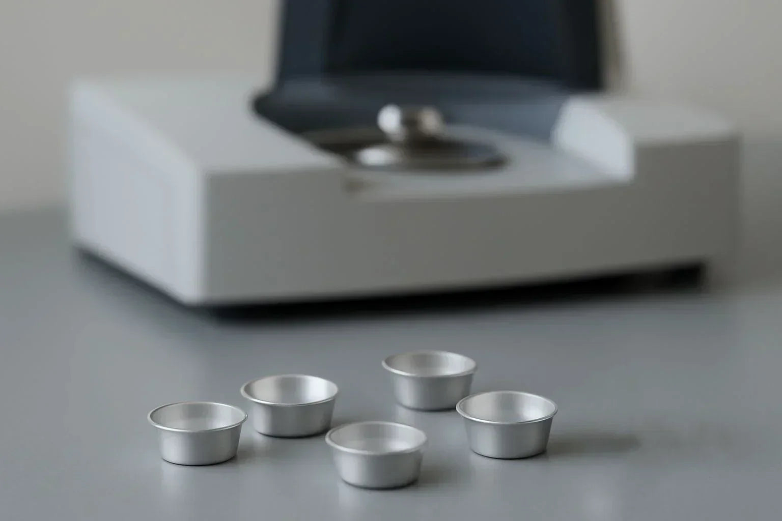 Disposable Aluminum Sample Pans for DSC Analysis - Key Features for High-Temperature, Low-Volume, and Specialized Research Applications