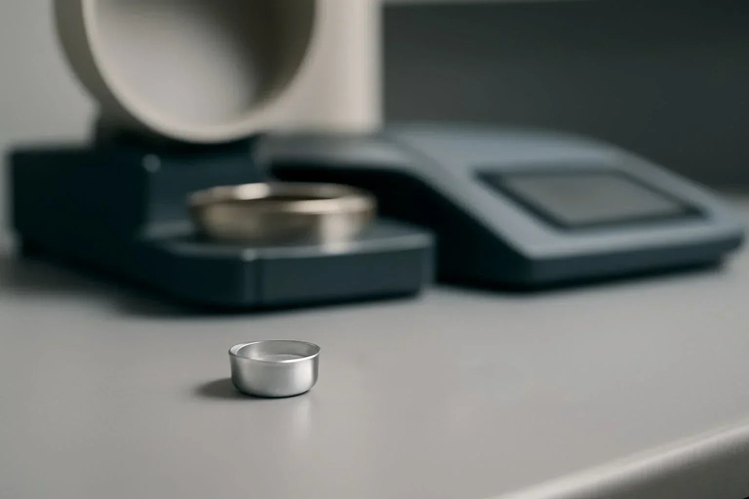 Hermetic pans used in DSC thermal analysis in laboratory setting