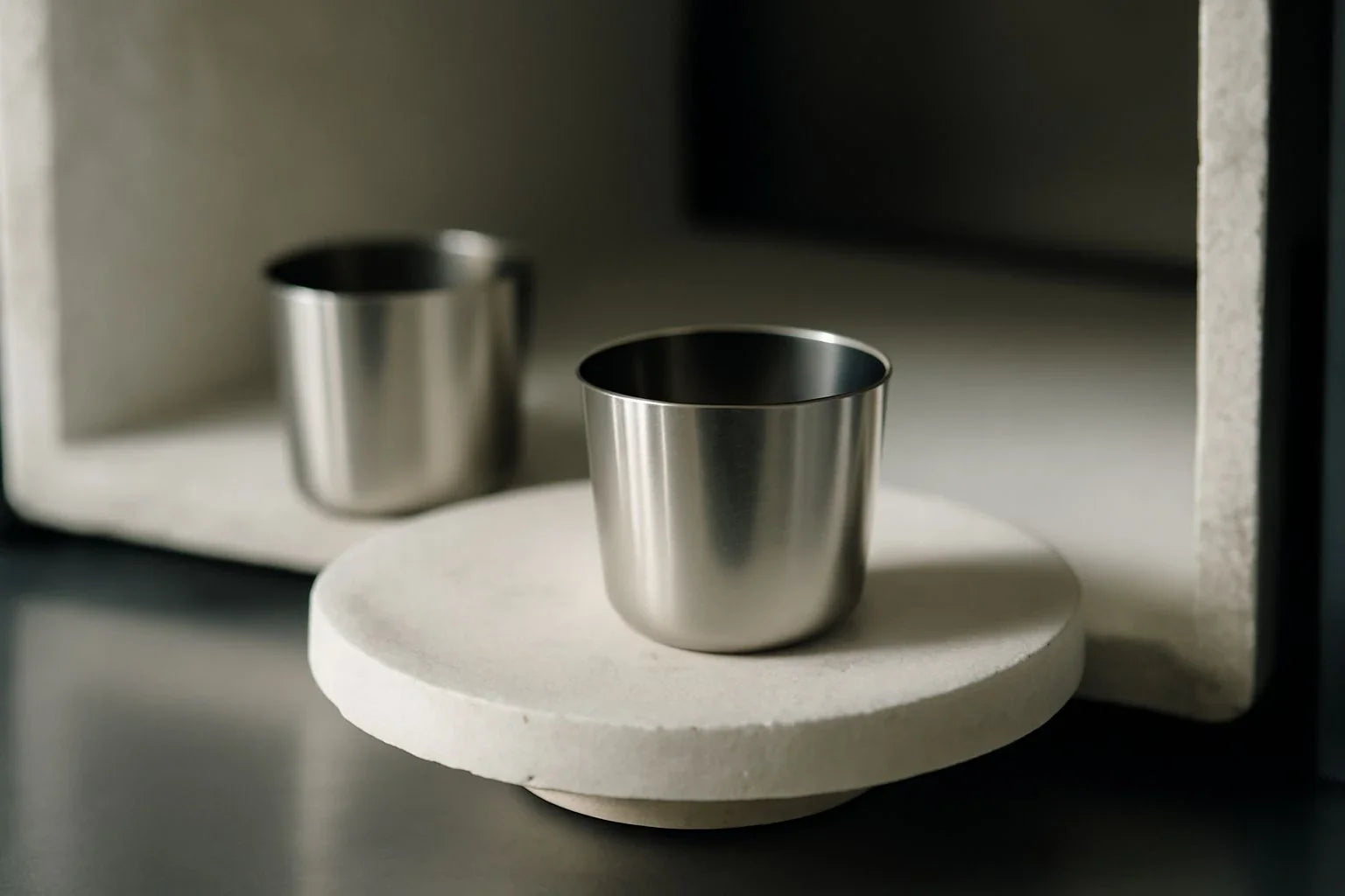 Platinum crucibles used in high-temperature analysis, preventing deformation and oxidation for accurate results