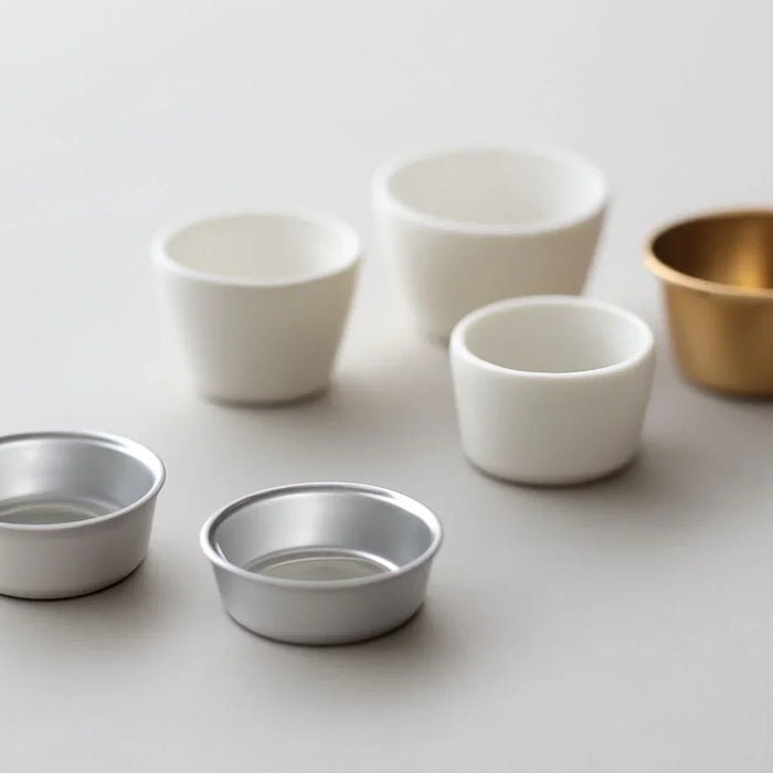 Thermal analyzer sample pans with precise specifications for accurate analysis results