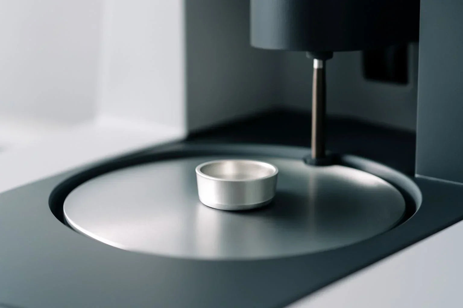 Universal sample pans used in thermal analysis for lithium-ion and solid-state battery research supporting global energy trends