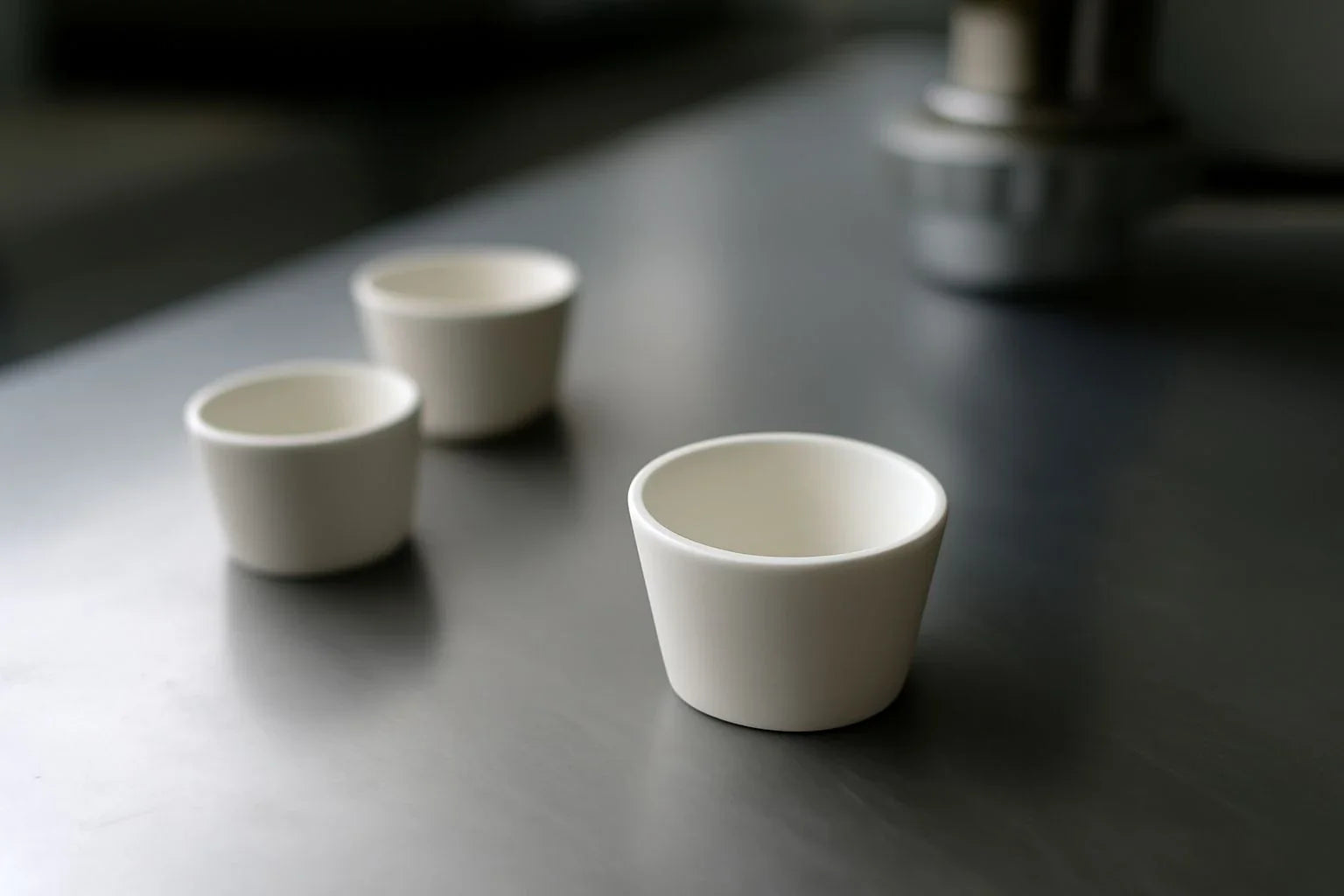 Zirconia sample pans for thermal testing in material science research